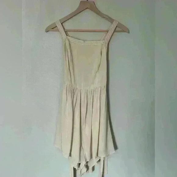 NWT Tan romper with a criss crossed open back - Picture 12 of 16